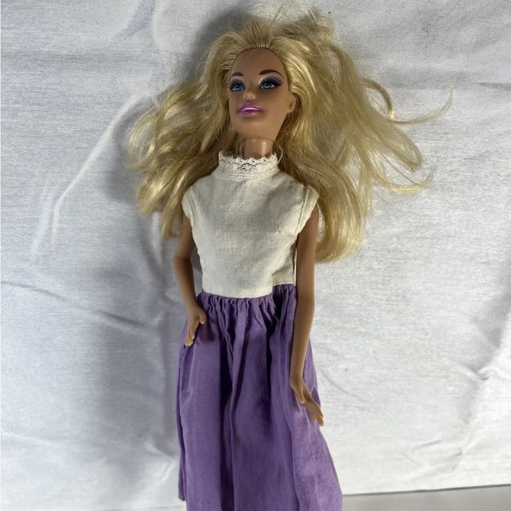 2009 Blonde Barbie Doll w/Dress